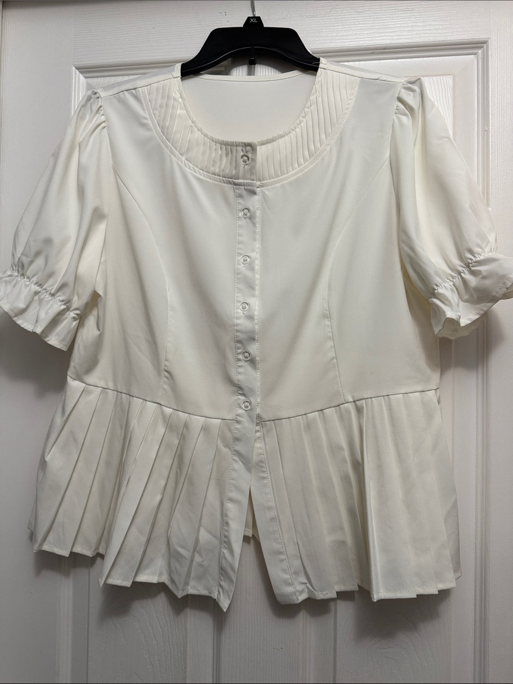 Pretty Pleated Ivory Button-Front Women’s Top SZ L